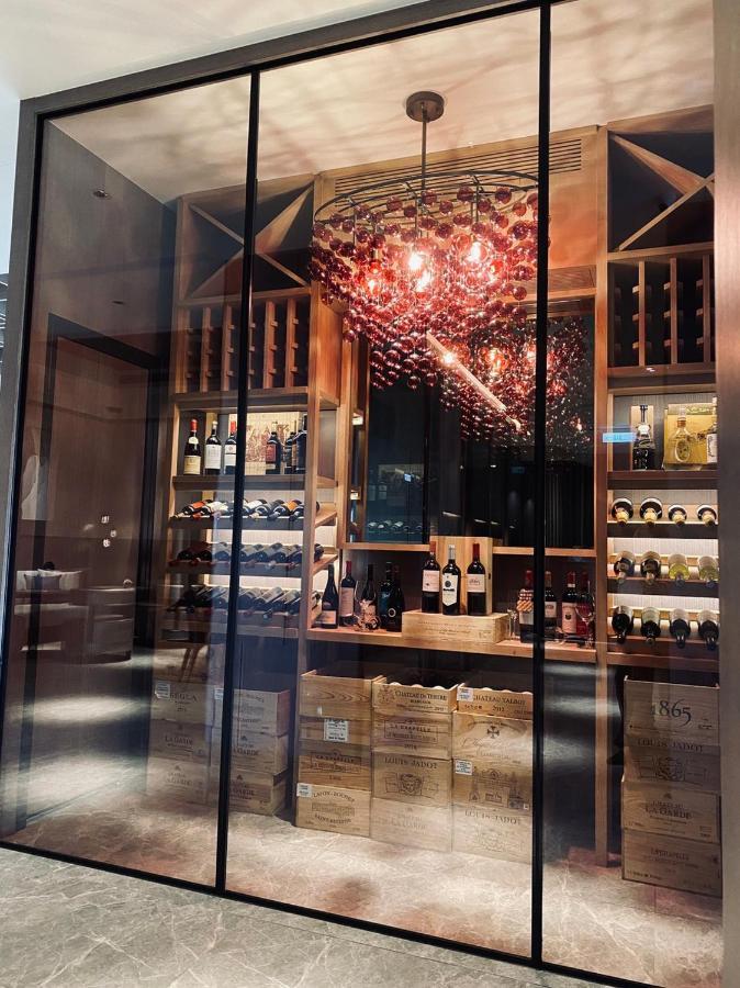 The Howard Prince Hotel Taizhong Zewnętrze zdjęcie Wine shop in Hong Kong
