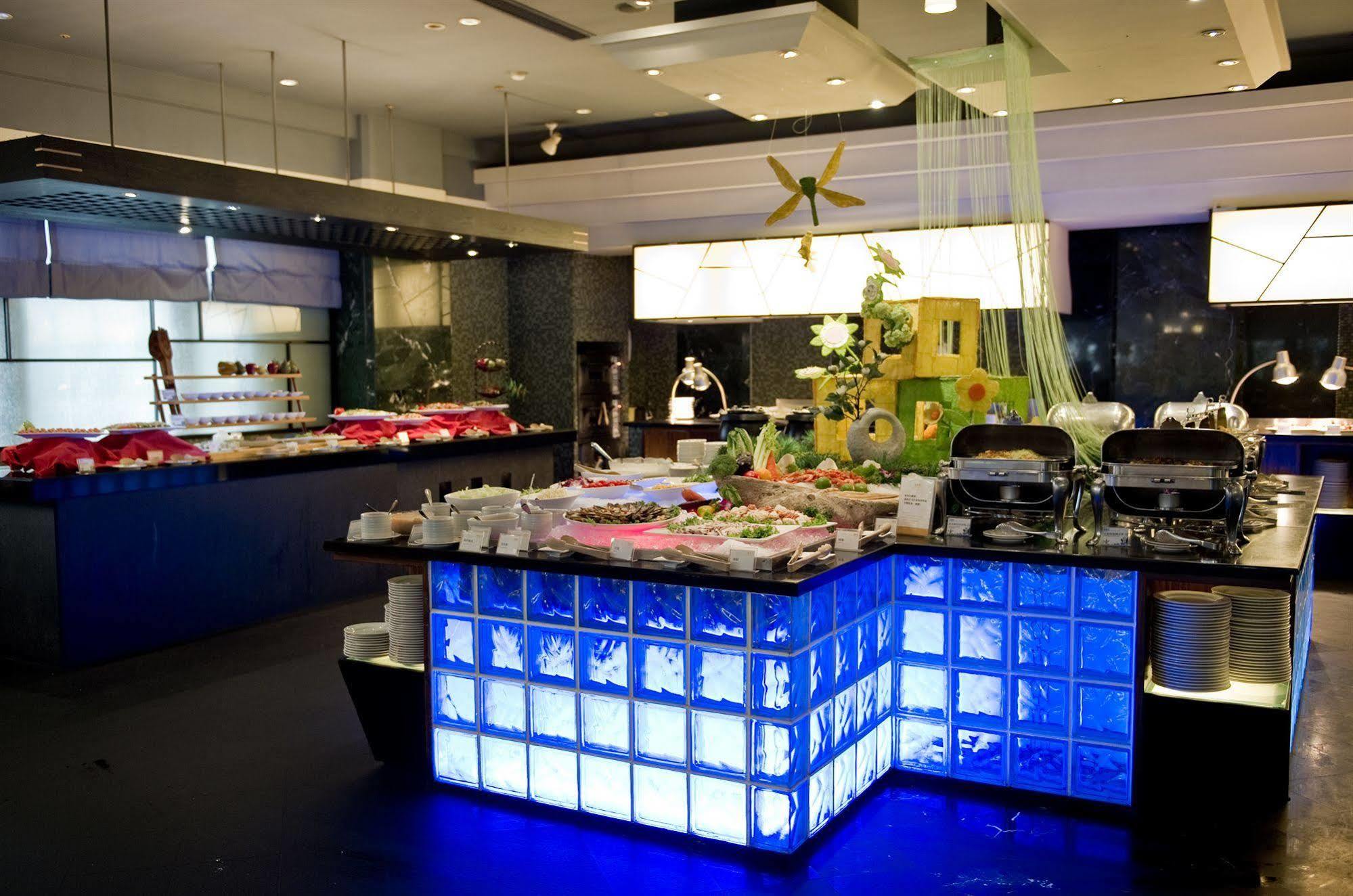 The Howard Prince Hotel Taizhong Zewnętrze zdjęcie A buffet at a hotel