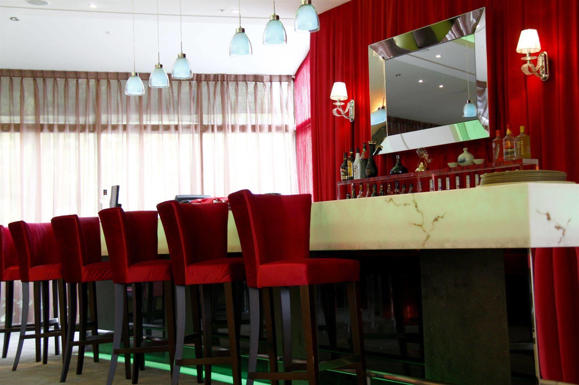 The Howard Prince Hotel Taizhong Zewnętrze zdjęcie The bar at the hotel